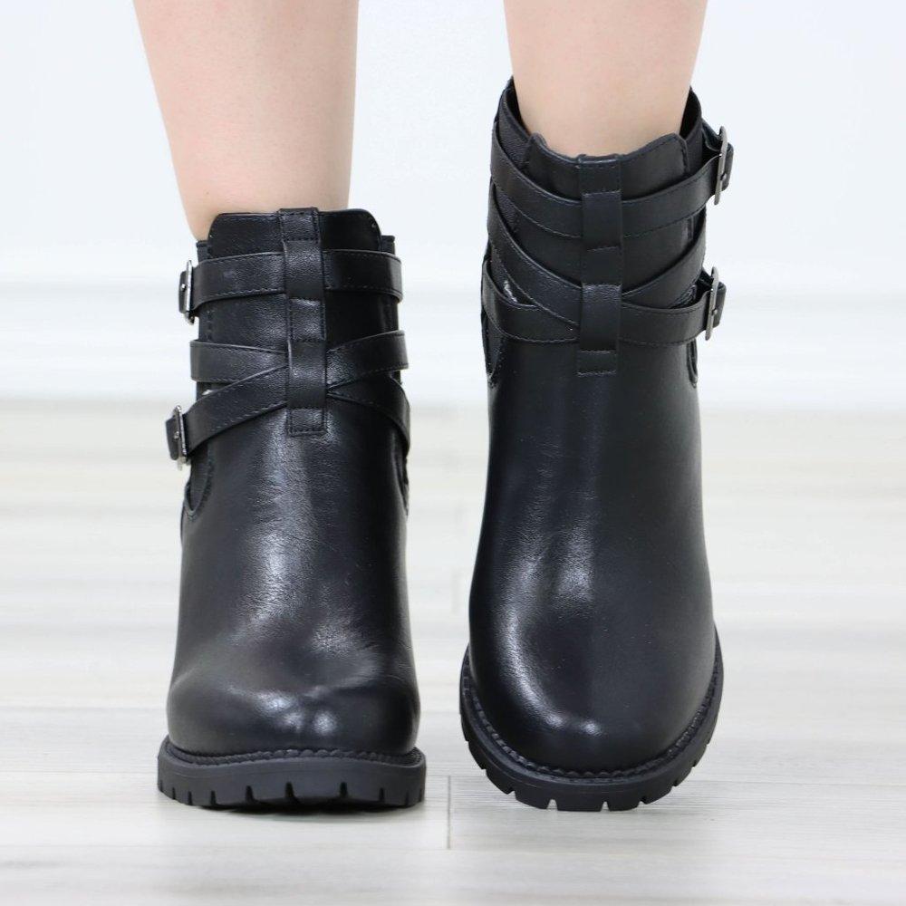 Black Ankle Boots Chunky Lug Block Heel Synthetic Leather Round Toe - Picture 8 of 12